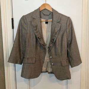 Three quarter sleeve sports coat